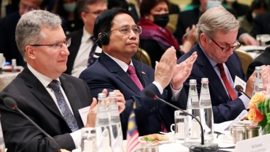 PM Chinh returns to Hanoi from US working trip